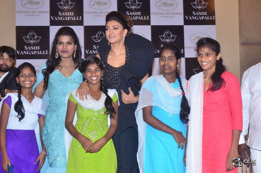 Sushmita-Sen-at-Sashi-Vangapalli-Cannes-Red-Carpet-2017-Success-Meet